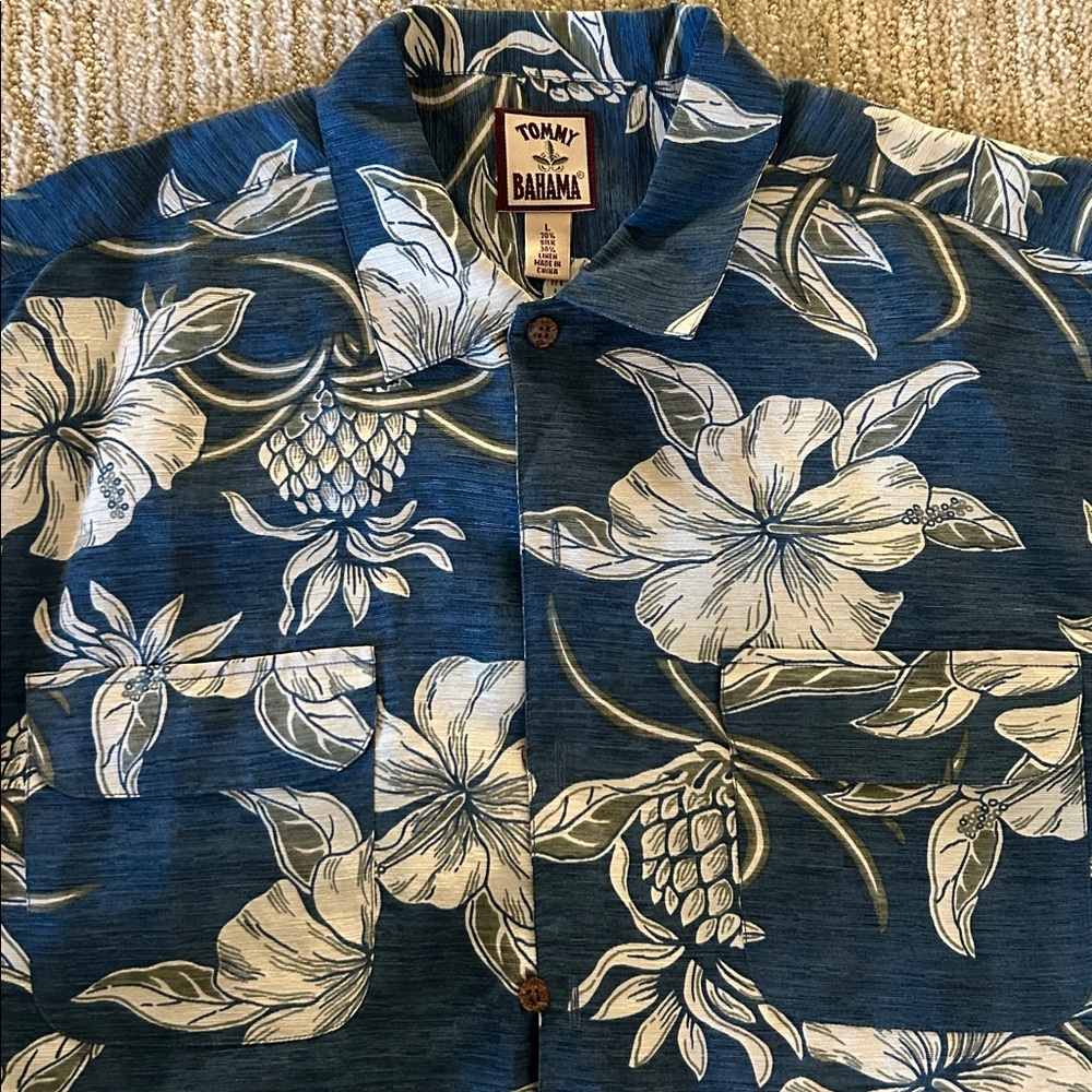 Men’s Tommy Bahama shirt in mint condition - Picture 3 of 3